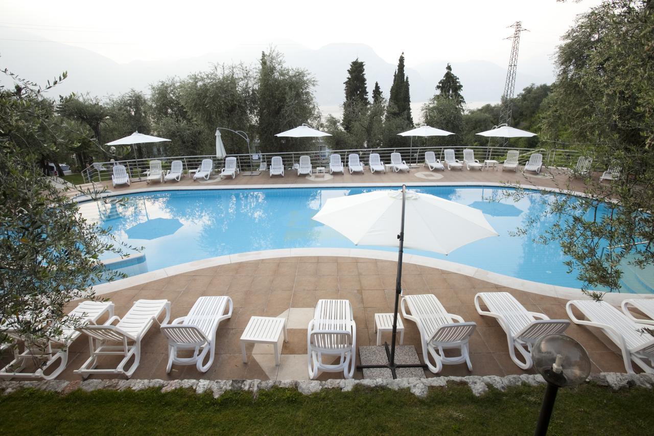 Villaggio Albergo Casa E Lago เบรนโซเน ซูล การ์ดา ภายนอก รูปภาพ